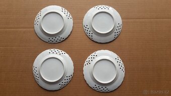 Staré 4 ks mělké porcelánové desertní talíře, - 3