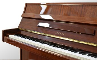 Piano Yamaha, mahagon lesk, se zárukou - 3
