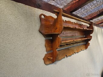 VYŘEZÁVANÁ DŘEVĚNÁ POLIČKA - 3