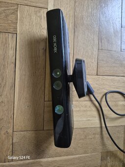 Xbox 360 + 2 ovladace + hry - 3