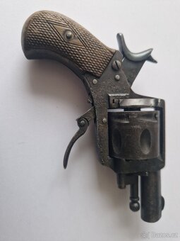 Historicky revolver ráže 320 - 3