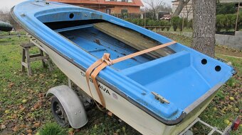 Laminátová loď s vlekem - 3