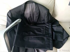 Oblek Armani vel. 56 nový s vysackou PC: 45 tis. - 3