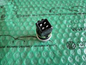 čidlo teploty zelené Škoda Felicia 1.9d 357919501 - 3