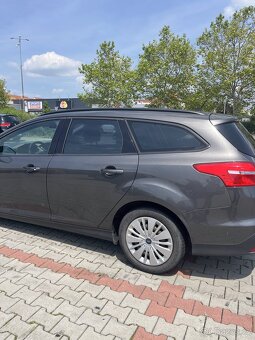 Ford Focus 1.0 92kw EcoBoost šedá metalíza - 3