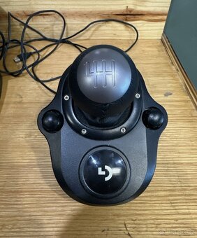 Logitech g29 volant s pedály a řadící pákou - 3