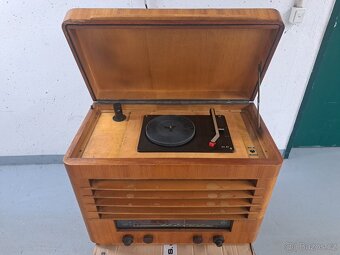 Retro gramo rádio Tesla Dominant II - s novějším gramofonem - 3