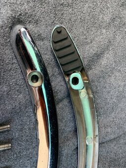 Chromované krytky na zadní blatníky Yamaha Wildstar - 3