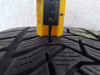 Prodám zimní pneu 225/40/18 Dunlop - 3