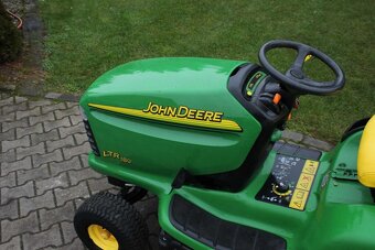 Zahradni traktor John Deere ltr180 - 3