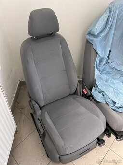 Přední sedadla VW Golf 5 - 3