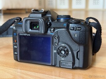 Olympus E-520 + 2 objektivy + příslušenství - 3