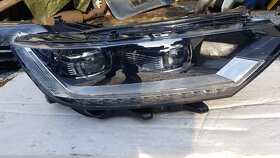 VW Passat B8 , kapota lampy blatníky  výztuha pravé světlo - 3