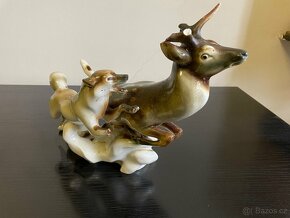 Porcelánová soška Jelen a vlk Royal Dux - 3
