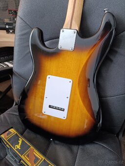Elektrická kytara Fender Squier (celý set pro začátečníka) - 3