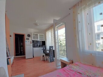 BULHARSKO Zařízené studio 1+kk s balkonem, jen 400m od pláže - 3