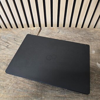 26) Fujitsu Lifebook U748 - i5-8250U / 16GB RAM / 512GB / Wi - 3