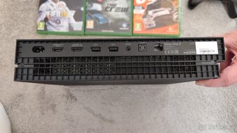 Xbox One X 1TB - 3