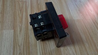 Spínač Vačkový SEZ S63N třífázový 30kW uzamykatelný - 3