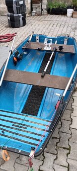 Rybářská loďka s motorem Mercury 2,5HP - 3