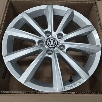 Alu VW R 17 originál + zimné pneu. - 3