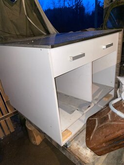 Stůl s nerezovou plochou - 3