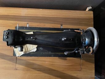 Starožitný šicí stroj LADA 121 - 3