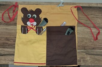 Školní kapsář na lavici - 3