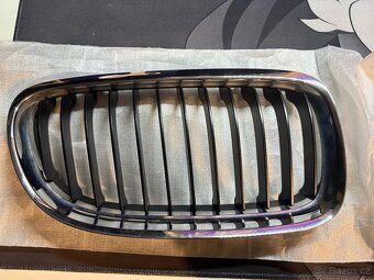 BMW E90 LCI Ledvinky přední maska - 3