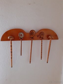 Poličky na stěnu - 3