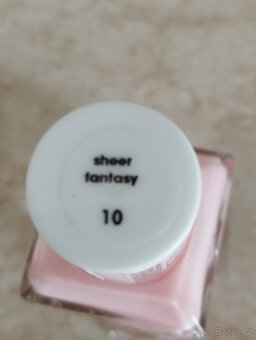 Lak na nehty Essie Gel Couture 10 Sheer Fantasy - 3