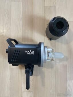 Studiový set – Godox MS300 + odpalovač, stojan, deštník, ref - 3