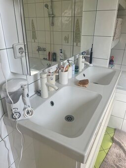 Spodní skříňka s umyvadlem a horní koupelnová skříňka - 3