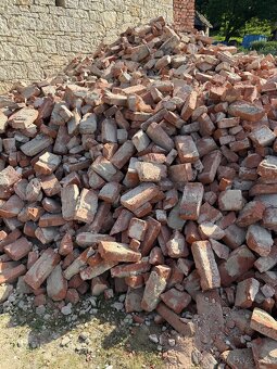Daruji za odvoz cihly z demolice - 3