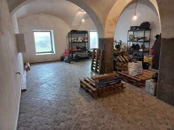 Prodej specif. typu nem. - ateliér 60m² - 3