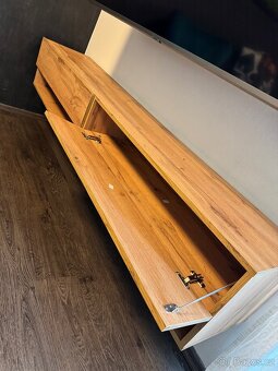 Skříňka pod TV - 3