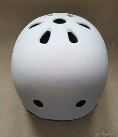 Vynikající dětská přilba na inline brusle, skate... - 3