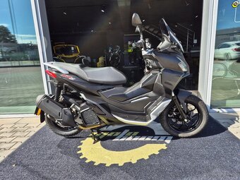 Aprilia SR GT 200 - 3