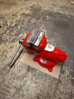 Svěrák York 125 - 3