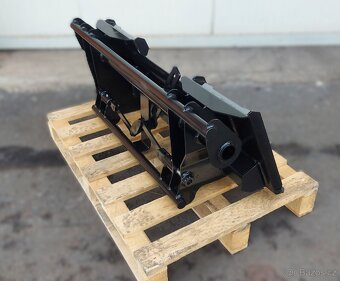 Adapter JCB, bobcat stroj pro EURO traktor, čelní nakladač - 3