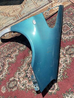 Ford Galaxy 2000-2006 - pravý přední blatník - 3