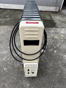 Olejový radiátor na kolečkách na 220W - 3
