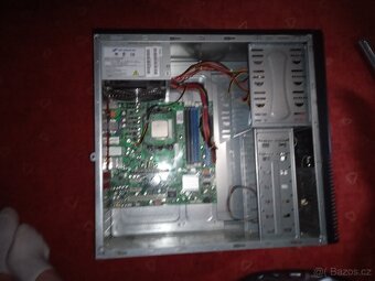Bedna se základní deskou MSI - 3