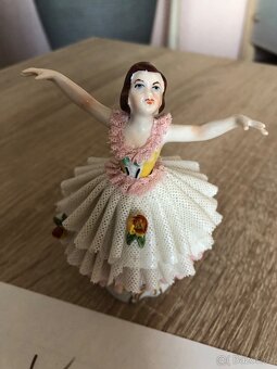 soška zahradnice, tpačníka Royal Dux mala soška - 3