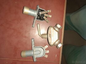 Nožní spínač ,sklenička na palivo ,odpojovač baterie - 3
