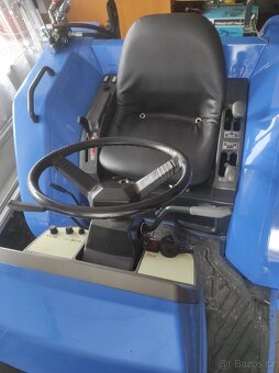 Malotraktor ISEKI GEAS 25, nový čelní nakladač s klapačkou - 3