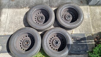 Originální plechová kola z VW Golf VII – letní pneu Michelin - 3