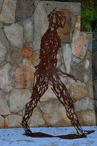 Plastika Kráčejícího muže - prodano - 3