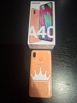 Mobilní telefon Samsung A40 s příslušenstvím - 3