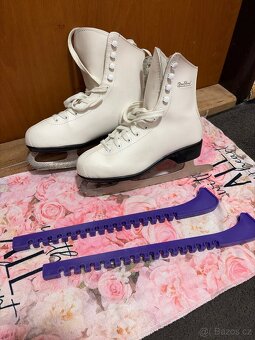 Lední brusle Crowned Ember – vel. 37, jako nové - 3